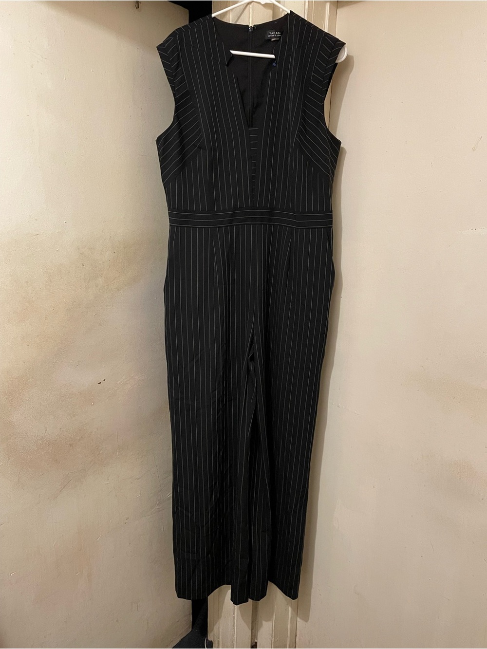 Tahari Arthur S. Levine Women’s Jumpsuit Size 16 Black Pinstripe V-Neck Zip